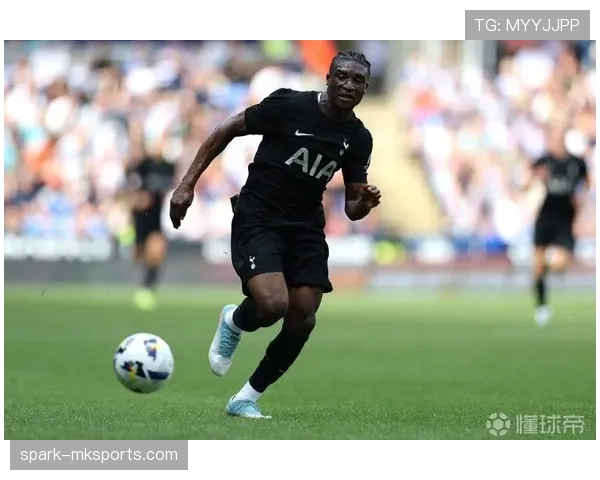 文森特·孔帕尼执教英超球队表现稳健,战术体系初显成效 文森特·孔帕尼执教英超球队表现稳健,战术体系初显成效