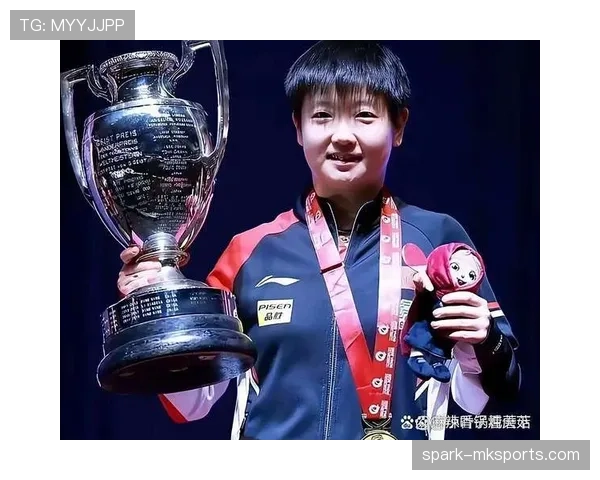 孙颖莎一天喝五杯冰美式，训练完直接瘫成猫饼